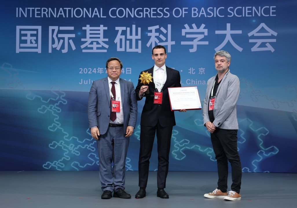 Elia Bruè awarded the prestigious Frontiers of Science Award at the International Congress of Basic Science